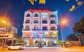 Khách sạn Winston Riverside